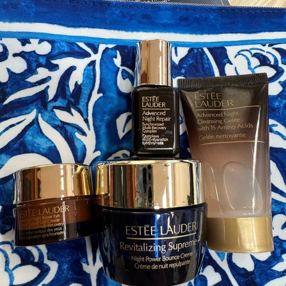 Estée Lauder Skincare Set with case - Picture 1 of 4